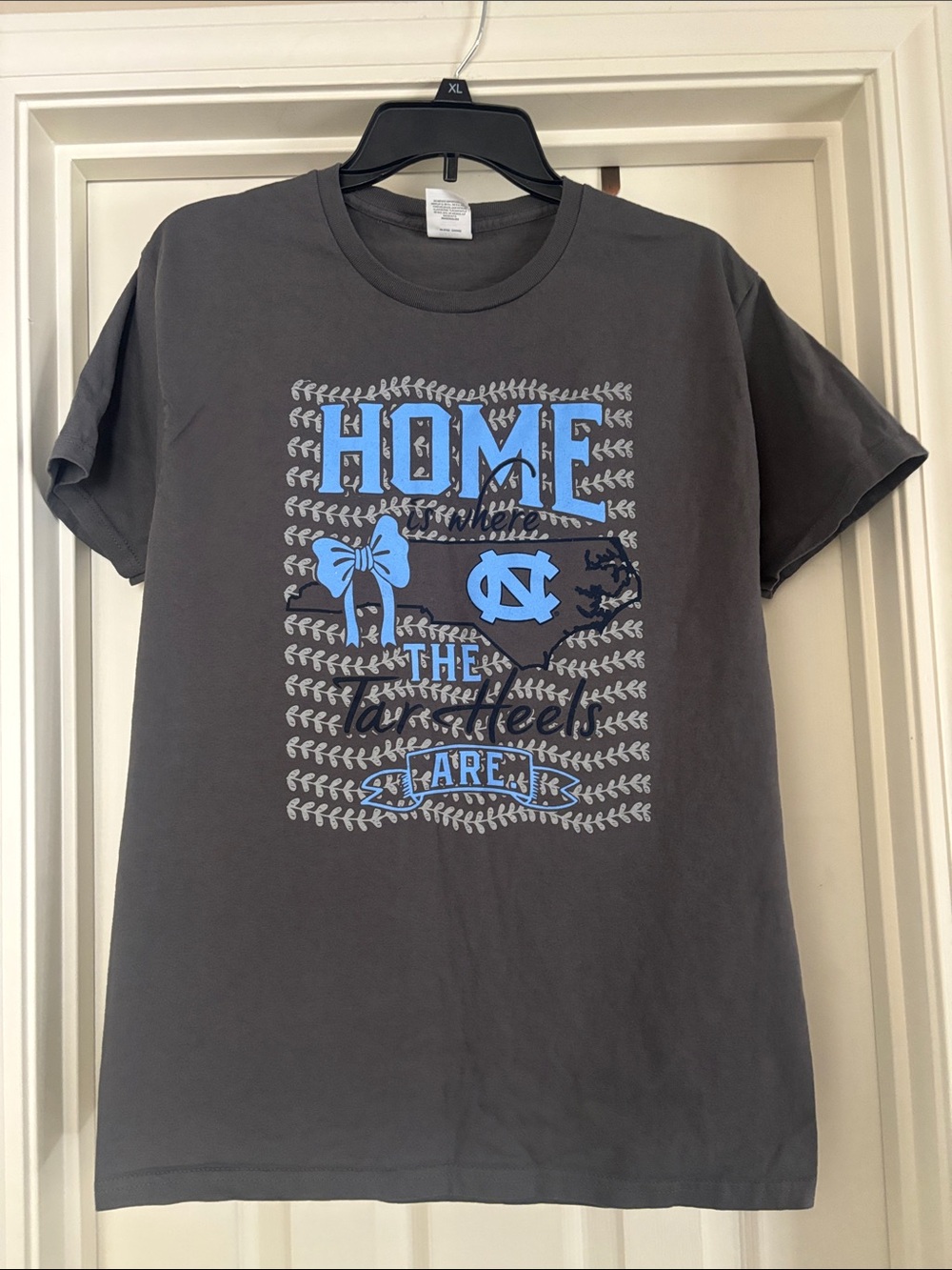 Hanes Gray T-Shirt with Light Blue North Carolina Tar Heels Graphic size medium